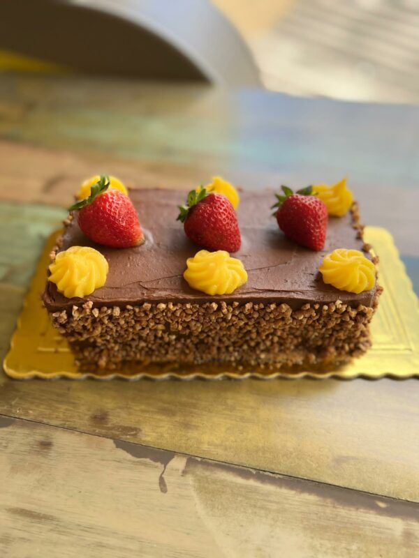 Bolo de Aniversário Masculino Simples  Chocolate cake decoration, Birthday  cake chocolate, Frosting recipes
